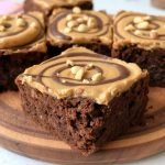 Brownie med peanøttsmør og havre oppskrift, Hvordan lage sunn brownie med havre og peanøttsmør, Enkle brownies med havregryn og nøttesmør, Sunnere brownies med havre og peanøttsmør, Oppskrift på havrebrownies med peanøttsmør, Perfekte brownies med sunnere ingredienser som havre, Smakfulle brownies med nøttesmør og havre, Enkel guide til havrebrownies med peanøttsmør, Glutenfrie brownies med havregryn og peanøttsmør, Sunn brownieoppskrift med havre og nøttesmør, Hvordan lage brownies med havregryn og peanøttsmør, Deilig brownie med nøttesmør og havresmak, Sunnere dessert: Brownie med havre og nøtter, Brownies med havregryn og søt peanøttsmør, Oppskrift: Brownie laget med havre og nøttesmør, Brownies med havregryn, peanøtsmør og mørk sjokolade, Sunnere brownie med havre, nøttesmør og kakao, Havrebrownies med kremet peanøttsmørfyll, Små brownies med havre og peanøttsmør, Lær å lage brownies med havre og nøttesmør.