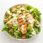 klassisk oppskrift på Caesar-salat med kyllingbryst, sunnere Caesar-salat med enkel dressing, hvordan lage Caesar-salat med magert kjøtt, Caesar-salat oppskrift som er lett å lage, lavkalori Caesar-salat med sunn dressing, sunn oppskrift på klassisk Caesar-salat, Caesar-salat med lett dressing og friske grønnsaker, trinnvis guide til sunn Caesar-salat, tips til å lage den beste Caesar-salaten, hvordan tilberede magert kylling til Caesar-salat, sunnere valg for Caesar-salatdressing, hjemmelaget Caesar-salat som passer hele familien, rask og enkel Caesar-salat med kylling, hvordan oppnå perfekt balanse i Caesar-salat, lavkarbo Caesar-salat med magert kjøtt, klassisk Caesar-salat med kremet, men sunn dressing, Caesar-salat med sprø krutonger og lite fett, slik lager du den mest smakfulle Caesar-salaten, oppskrift på Caesar-salat for vekttap, Caesar-salat med smakfull og sunn dressing.