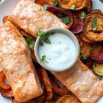 Sprø ovnsbakt laks med grønnsakschips, Hvordan lage ovnsbakt laks perfekt, Sunn middag med sprø grønnsakschips, Laks med lavkalori grønnsaksoppskrift, Enkel oppskrift på ovnsbakt laks, Tips for sprø grønnsakschips, Laks og chips til søndagsmiddag, Bakt laks med grønnsakstopping, Smakfull middag med sunn fisk, Laks med hjemmelagde grønnsakschips, Ovnsbakt laks for hele familien, Sunn middag klar på 30 minutter, Lavkarbo laks med grønnsaker, Hvordan lage sprø grønnsakschips hjemme, Bakt laks med krydder og chips, Perfekt balansert middag med fisk, Grønnsakschips som tilbehør til laks, Hvordan få laksen saftig og sprø, Rask oppskrift på sunn fiskemiddag, Grønnsakschips uten frityrsteking