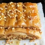 Lett baklava med fullkornsfilo oppskrift, Hvordan lage sunn baklava hjemme, Sukkerfri baklava med fullkornsfilo og sirup, Baklava med sukkerfri sirup steg-for-steg, Sunn baklava til dessert uten sukker, Baklava oppskrift med naturlige søtningsmidler, Hvordan lage baklava med sunnere ingredienser, Sunn baklava med fyldig smak og tekstur, Tips til perfekt sukkerfri baklava hjemme, Lett dessert med sunn filo og sirup, Sukkerfri dessert med baklava og fullkornsfilo, Baklava med smakfull sukkerfri sirup oppskrift, Enkle triks for sunnere baklava, Hvordan tilberede sukkerfri baklava enkelt, Filo-baklava med naturlig søtning og fullkorn, Lett oppskrift på sunn og deilig baklava, Sukkerfri dessert for hele familien: baklava, Baklava med sirup uten sukker og fullkorn, Perfekt sukkerfri baklava til spesielle anledninger, Tips til å lage sunn og lett baklava