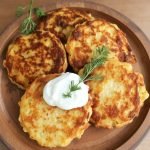 Knasende latviske potetpannekaker oppskrift, Hvordan lage Kartupeļu Pankūkas hjemme, Næringsrike latviske pannekaker med potet, Tradisjonelle latviske potetpannekaker steg-for-steg, Latviske potetpannekaker til middag, Sunn og knasende Kartupeļu Pankūkas, Beste krydder for latviske pannekaker, Hjemmelaget Kartupeļu Pankūkas for hele familien, Tips til sprø potetpannekaker, Rask oppskrift på latviske potetpannekaker, Hvordan få sprø potetpannekaker, Klassiske latviske potetpannekaker med smakfull topping, Vegetariske latviske pannekaker med potet, Næringsrike Kartupeļu Pankūkas til hverdag, Hvordan lage tradisjonelle latviske potetpannekaker, Enkel oppskrift på Kartupeļu Pankūkas, Knasende og gyldne potetpannekaker, Sprø Kartupeļu Pankūkas med enkel tilberedning, Latviske pannekaker til frokost eller lunsj, Hvordan tilberede Kartupeļu Pankūkas perfekt.