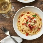 Kremet og lett spaghetti carbonara oppskrift, Fullkornspasta carbonara for sunnere middag, Klassisk spaghetti carbonara med en sunn vri, Lett og enkel carbonara med fullkorn, Hvordan lage kremet fullkornspasta carbonara, Sunn carbonara oppskrift med mindre fett, Enkel hverdagsmiddag fullkornspasta carbonara, Lavkalori spaghetti carbonara med fullkorn, Rask og kremet spaghetti carbonara oppskrift, Helsevennlig carbonara med kremet saus, Fullkornspasta carbonara for hele familien, Spaghetti carbonara med magre ingredienser, Glutenfri kremet carbonara med fullkornspasta, Lett middag fullkornspasta med carbonara, Hvordan lage spaghetti carbonara med fullkorn, Lavkarbo variant av spaghetti carbonara, Sunn og kremet carbonara til hverdags, Kremet spaghetti carbonara med ekstra smak, Tradisjonell carbonara med et moderne preg, Rask og enkel spaghetti carbonara middag