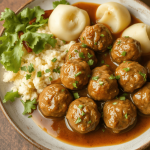 Saftige kjøttkaker med brun saus oppskrift, hvordan lage kjøttkaker fra bunnen av, enkel brun saus til kjøttkaker, tradisjonelle norske kjøttkaker, hvordan få saftige kjøttkaker hver gang, brun saus uten klumper til kjøttkaker, kjøttkaker med tyttebærsyltetøy, tilbehør til kjøttkaker i brun saus, hjemmelagde kjøttkaker på en enkel måte, kjøttkaker uten melk og gluten, saftige kjøttkaker med løk, hvordan steke kjøttkaker riktig, enkel oppskrift på norsk brun saus, kjøttkaker med potetmos, hvordan krydre kjøttkaker for best smak, hemmeligheter bak saftige kjøttkaker, tradisjonell norsk middag med kjøttkaker, kjøttkaker for hele familien, glutenfrie kjøttkaker i brun saus, langtidstilberedt brun saus oppskrift.