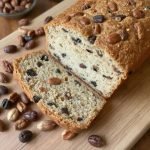 Naturlig søtt fruktbrød med rosiner og nøtter, Hvordan lage hjemmelaget fruktbrød med rosiner, Fiberrikt brødoppskrift med nøtter og tørket frukt, Sunn matoppskrift med rosiner og nøttefyll, Fordelene med fiberrike brød med nøtter, Fruktbrød for en naturlig søt frokost, Bake fruktbrød med rosiner uten sukker, Næringsrikt fruktbrød for sunn snack, Enkel oppskrift på brød med nøtteblanding, Hvordan bake fiberrikt brød hjemme, Søtt brød uten raffinert sukker oppskrift, Økologisk fruktbrød med naturlige ingredienser, Gammeldags oppskrift på fruktbrød, Bak sunnere brød med nøtter og rosiner, Spis naturlig søt brød for energi, Glutenfri fruktbrødoppskrift med nøtter, Naturlig søtt med tørket frukt i brød, Fruktbrød uten melk eller egg, Brød for å gi stabil energi gjennom dagen, Tradisjonelt fruktbrød med nøttefyll.