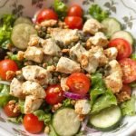 Enkel kyllingsalat med kapers og valnøtter, sunn middag med kylling, korleis lage salat med kapers, valnøtter i salat oppskrift, frisk dressing med yoghurt og sitron, kyllingmiddag som mettar, rask lunsj med kylling og salat, tips til proteinrike salatar, mat for sommarkveldar, enkle oppskrifter til kvardagen, kapers i mat oppskrifter, kvardagsmat med smakfull vri, oppskrift på frisk og lett dressing, knasande salat med valnøtter, middag som både er sunn og god