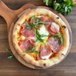 Luksuriøs trøffelpizza med prosciutto oppskrift, Enkel oppskrift på trøffelpizza, Hvordan lage pizza med trøffelolje, Pizza med prosciutto og friske urter, Gourmetpizza med trøffel for spesielle anledninger, Luksus pizzaoppskrift for hjemmelaget nytelse, Glutenfri trøffelpizza med italienske smaker, Vegetarisk alternativ til trøffelpizza, Hvordan lage perfekt trøffelpizzabunn, Beste pizza med prosciutto og trøffelsmak, Lavkarbo trøffelpizza for sunne matvalg, Rustikk italiensk pizza med ferske urter, Hjemmelaget trøffelpizza uten ovn, Enkel trøffelpizza med smakfull topping, Pizzaoppskrift med hvit saus og trøffel, Luksuriøs middag med trøffelpizza, Hvordan lage sprø pizzabunn med trøffel, Tips for perfekt steking av trøffelpizza, Autentisk italiensk trøffelpizza til middag, Sunnere versjon av trøffelpizza hjemme.
