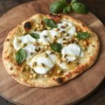 Luksuriøs Burrata-pizza med pistasj og honning, Frisk urtepizza med burrata og pistasj, Burrata og pistasj på italiensk pizza, Pizzaoppskrift med honning og friske urter, Gourmetpizza med burrata og pistasjnøtter, Hvordan lage luksuriøs pistasjpizza hjemme, Honningglasert pizza med burrata og urter, Sunn gourmetpizza med burrata og pistasj, Rustikk pizza med honning og italienske smaker, Enkel oppskrift på burrata-pistasjpizza, Vegetarpizza med burrata, pistasj og urter, Hjemmelaget pizza med burrata og pistasjnøtter, Italiensk pizza med honning og burrata, Lett og smakfull pistasj- og honningpizza, Burrata-pizza med sprø pistasjnøtter, Pizza med friske urter og burrata, Eksklusiv pizza med honning og pistasj, Pistasjpizza med burrata og frisk timian, Delikat burrata-pizza med pistasj og honning, Fristende oppskrift på burrata- og pistasjpizza.