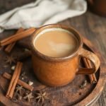 Autentisk oppskrift på Indisk Masala Chai hjemme, Hvordan lage Masala Chai med perfekt balanse, Varme krydder som gir Masala Chai karakter, Indisk Masala Chai for kalde vinterdager, Tradisjonell Masala Chai oppskrift med melk og krydder, Hvordan brygge autentisk Indisk Masala Chai, Fordeler med å drikke Indisk Masala Chai, Smaken av India i hver kopp Masala Chai, De beste krydderne til Indisk Masala Chai, Hvordan lage vegansk Masala Chai uten melk, Tips for å lage Masala Chai sterkere, Masala Chai: Den perfekte følgesvenn til snacks, Historien bak Indisk Masala Chai tradisjon, Indisk Masala Chai med kardemomme og ingefær, Krydret og søt Indisk Masala Chai på 5 minutter, Hvorfor Masala Chai er sunnere enn kaffe, Slik kan du tilpasse Indisk Masala Chai til din smak, Masala Chai ingredienser og deres helsemessige fordeler, Hvordan servere Masala Chai som i India, Feil å unngå når du lager Masala Chai.