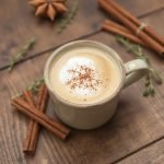 Hvordan lage fløyelsmyk og krydret chai latte hjemme, Oppskrift på den perfekte krydrede chai latte, Chai latte med silkemyk tekstur og smak, Hva gjør chai latte fløyelsmyk og krydret, Krydderblandinger til varm chai latte-oppskrift, Beste teknikker for å lage fløyelsmyk chai latte, Slik får du en chai latte med perfekt balanse av krydder, Fløyelsmyk chai latte til kalde vinterkvelder, Chai latte med kardemomme, kanel og ingefær, Varm drikke: krydret chai latteoppskrift, Hjemmelaget chai latte som er både krydret og myk, Triks for å lage perfekt fløyelsmyk chai latte, De beste krydderne til chai latte, Nyt en krydret varm chai latte etter middagen, Hvordan lage chai latte med perfekt skummet melk, Luksuriøs chai latte med fyldig smak, Hva er hemmeligheten bak en fløyelsmyk chai latte, Den beste måten å servere krydret chai latte på, Hvilke ingredienser gjør chai latte fløyelsmyk, Lag chai latte med autentisk krydret smak.